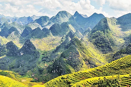 Vẻ đẹp hùng vĩ của Công viên đại chất toàn cầu Cao nguyên đá Đồng Văn. Ảnh | Dongvangeopark