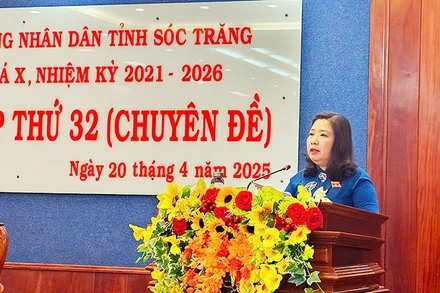 Chủ tịch Hội đồng nhân dân tỉnh Sóc Trăng Hồ Thị Cẩm Đào phát biểu bế mạc kỳ họp