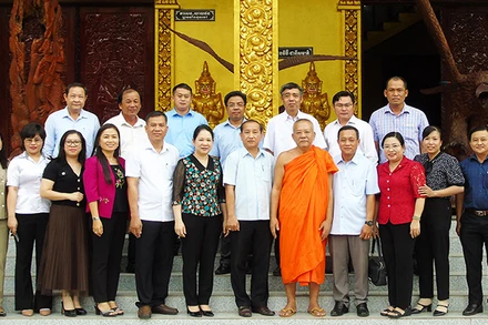 Lãnh đạo Ủy ban Dân tộc gặp gỡ sư sãi và cán bộ dân tộc thiểu số của tỉnh Sóc Trăng.