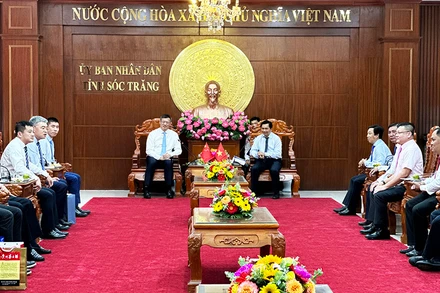 Quang cảnh buổi tiếp Tổng Lãnh sự quán Trung Quốc tại Sóc Trăng