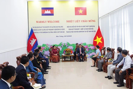 Buổi làm việc giữa đoàn Bộ Văn hóa và Nghệ thuật Vương quốc Campuchia và Bộ Văn hóa, Thể thao và Du lịch Việt Nam cùng lãnh tỉnh Sóc Trăng. 