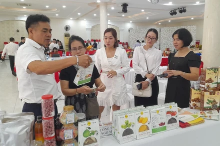 Doanh nghiệp Lâm Đồng giới thiệu sản phẩm đặc trưng của địa phương với doanh nghiệp phân phối tại Long An.