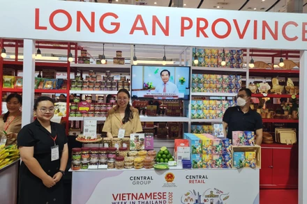 Sản phẩm nông sản tươi, nông sản chế biến, thực phẩm chế biến, đồ uống, hàng thủ công mỹ nghệ của doanh nghiệp Long An tham gia “Tuần hàng Việt Nam tại Thái Lan".