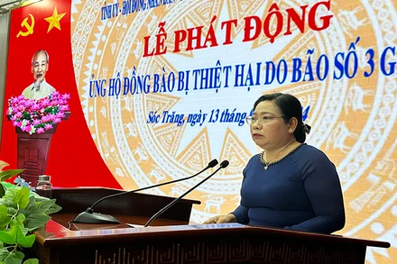 Đồng chí Hồ Thị Cẩm Đào, Phó Bí thư Thường trực Tỉnh ủy Sóc Trăng, kêu gọi ủng hộ nạn nhân cơn bão số 3.