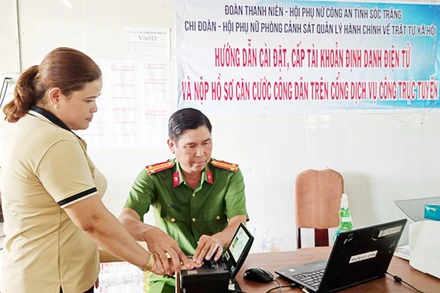 Công an Sóc Trăng hướng dẫn cài đặt và cấp tài khoản VNeID.