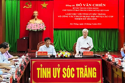 Đồng chí Đỗ Văn Chiến phát biểu tại buổi làm việc.