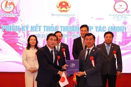 Hiệp hội Xúc tiến kinh tế Việt Nam-Nhật Bản trao ý định thư quan tâm xúc tiến đầu tư nhiều lĩnh vực vào tỉnh Long An.