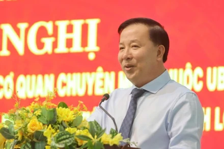 Chủ tịch Ủy ban nhân dân tỉnh Long An Nguyễn Văn Út phát biểu tại Hội nghị.