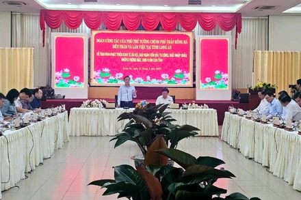 Quang cảnh buổi làm việc.