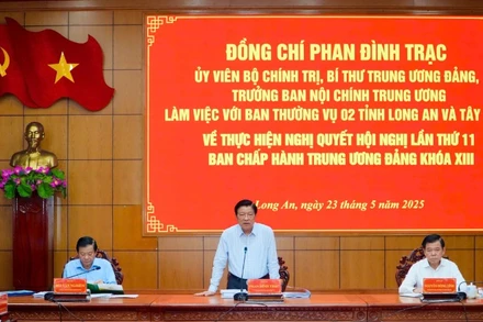 Ủy viên Bộ Chính trị, Bí thư Trung ương Đảng, Trưởng Ban Nội chính Trung ương Phan Đình Trạc làm việc với Ban Thường vụ hai tỉnh Long An và Tây Ninh.