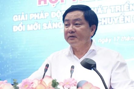 Bí thư Tỉnh ủy Long An Nguyễn Văn Quyết phát biểu đề dẫn.