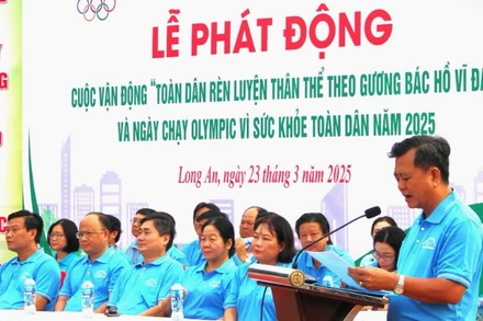  Lãnh đạo Sở Văn hóa, Thể thao và Du lịch Long An phát biểu khai mạc.