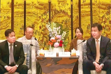 Lãnh đạo tỉnh Long An làm việc với chính quyền tỉnh Liêu Ninh (Trung Quốc). 