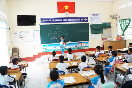 Một lớp học phổ thông vùng đồng bào dân tộc thiểu số tại Sóc Trăng.