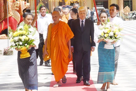 Đoàn lãnh đạo Đảng và Nhà nước đến viếng tang.