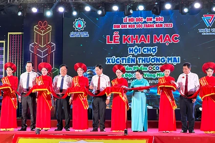 Nghi thức khai mạc hội chợ