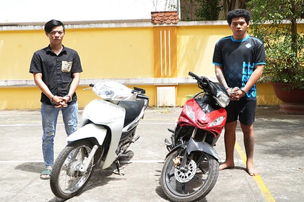 Hai đối tượng cùng phương tiện thực hiện các vụ cướp giật tài sản.