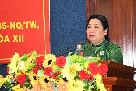 Đồng chí Hồ Thị Cẩm Đào - Phó Bí thư Thường trực Tỉnh ủy, Trưởng Ban Chỉ đạo 35 tỉnh Sóc Trăng phát biểu chỉ đạo Hội nghị.