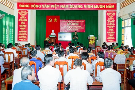 Thông tin chống khai thác hải sản bất hợp pháp, không báo cáo và không theo quy định IUU cho nhân dân huyện Cù Lao Dung.
