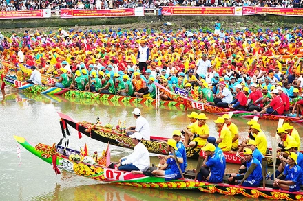 Hơn 4.000 nam, nữ vận động viên đã thi tài sôi nổi tại giải đua ghe Ngo tỉnh Sóc Trăng năm 2023.