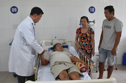 Bệnh nhân M. được các bác sĩ điều trị tích cực đã qua cơn nguy hiểm.