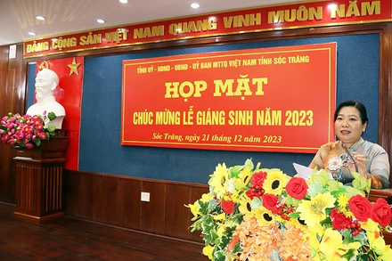 Phó Bí thư Thường trực Tỉnh ủy, Chủ tịch Hội đồng nhân dân tỉnh Sóc Trăng Hồ Thị Cẩm Đào chúc mừng Giáng sinh 2023 đến các vị chức sắc và đồng bào Công giáo, Tin lành.