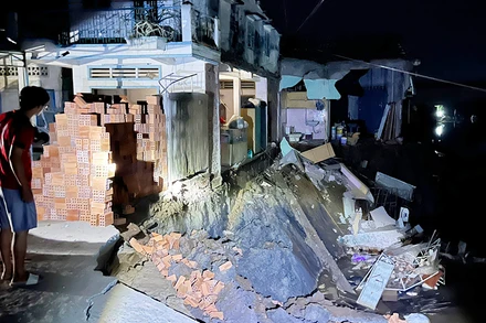 Vụ sạt lở khu vực Rạch Vọp đã nhấn chìm 4 căn nhà cùng tài sản vào rạng sáng 21/6 