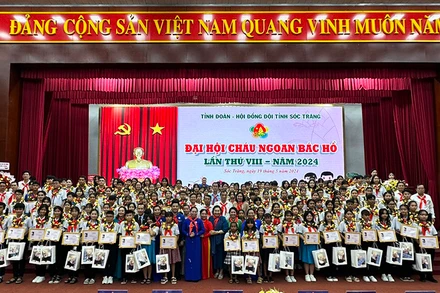 Tuyên dương 200 em thiếu nhi Sóc Trăng là Cháu ngoan Bác Hồ.