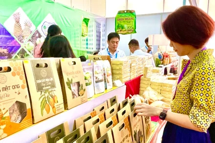 Cần minh bạch môi trường thương mại điện tử để bảo vệ người tiêu dùng. (Ảnh: KIM DUNG)