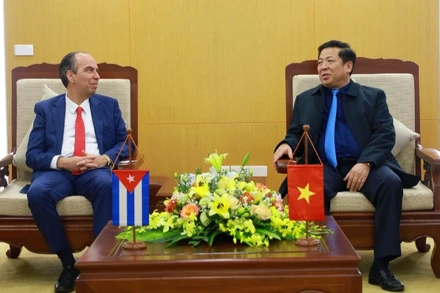 Bộ trưởng Xây dựng Trần Hồng Minh tiếp Đại sứ đặc mệnh toàn quyền Cộng hòa Cuba tại Việt Nam Rogelio Polanco Fuentes. (Ảnh: Cổng thông tin Bộ Xây dựng)