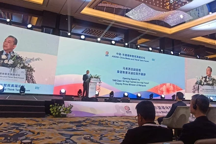 Phó Thủ tướng Malaysia YAB Dato Sri Haji Fadillah bin Haji Yusof phát biểu khai mạc Diễn đàn Truyền thông và Tham vấn ASEAN-Trung Quốc tại Kuala Lumpur, Malaysia, ngày 11/4. (Ảnh: HỒNG HẠNH) 
