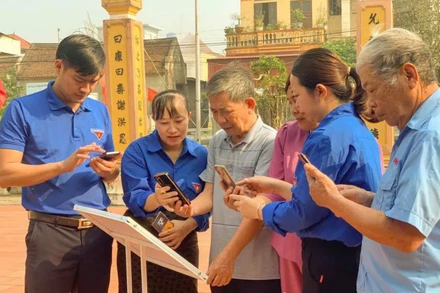 Đoàn Thanh niên phối hợp với cấp ủy, chính quyền triển khai QR Code kết nối thông tin các di tích lịch sử với Lịch sử Đảng bộ huyện và thành phố. (Ảnh: Báo Hải Phòng)