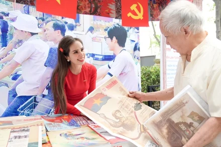 Báo Nhân Dân hòa mình cùng những ngày tháng lịch sử của đất nước.