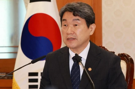 Quyền Tổng thống Hàn Quốc Lee Joo-ho phát biểu tại một cuộc họp khẩn ở Seoul.