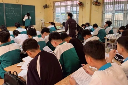 Học sinh lớp 12 Trường THPT Trần Quang Khải (huyện Khoái Châu, tỉnh Hưng Yên) đang ôn thi tốt nghiệp trung học phổ thông.