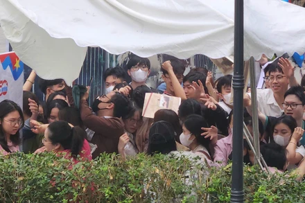 [Video] Các blogger, Tiktoker giới thiệu triển lãm và phụ san 30/4 của Báo Nhân Dân 