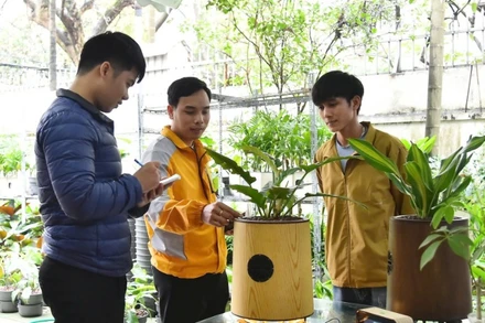 Doanh nghiệp khởi nghiệp TreeoTek phát triển sản phẩm máy lọc không khí công nghệ sinh học. (Ảnh THỦY NGUYÊN)