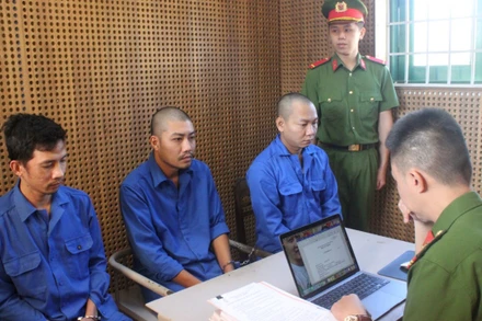 Các đối tượng mua bán hoá đơn trái phép bị Cơ quan Cảnh sát điều tra Công an thành phố Gia Nghĩa, tỉnh Đắk Nông, ra quyết định khởi tố. (Ảnh: Công an tỉnh Đắk Nông)