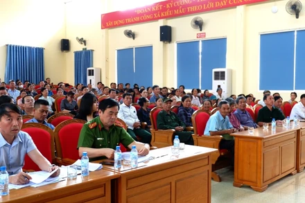 Đối thoại xử lý ô nhiễm tại bãi rác Đông Nam.