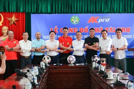 Công bố mẫu bóng thi đấu tại các giải bóng đá phong trào do Liên đoàn Bóng đá Thanh Hóa tổ chức.