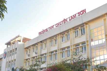 Trường trung học phổ thông chuyên Lam Sơn.