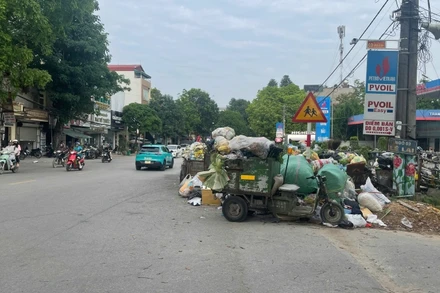 Rác thải ùn ứ tại thành phố Thanh Hóa.