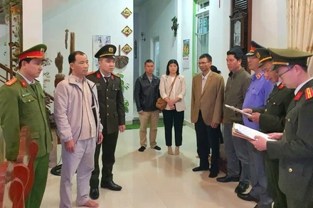 Cơ quan An ninh điều tra Công an thành phố Huế đã tống đạt quyết định khởi tố vụ án, khởi tố bị can, lệnh bắt bị can để tạm giam đối với đối tượng Nguyễn Xuân Bình.