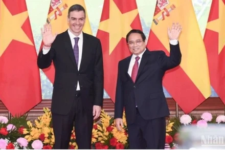 Thủ tướng Phạm Minh Chính và Thủ tướng Tây Ban Nha Pedro Sanchez. (Ảnh: TRẦN HẢI)
