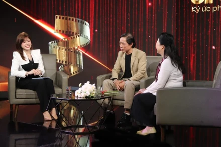 Nghệ sĩ nhân dân Như Quỳnh và Nghệ sĩ Viết Liên chia sẻ trong chương trình. 