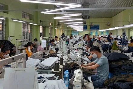 Sản xuất hàng dệt may tại Tổng công ty cổ phần Dệt may Nam Ðịnh. (Ảnh: Minh Đức)