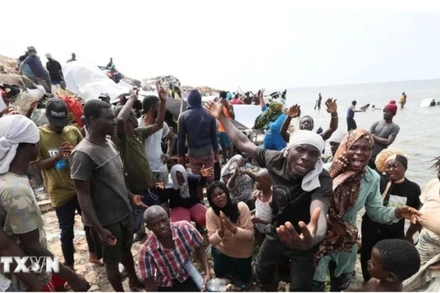 Ảnh minh họa - Người di cư tại khu vực biên giới Tunisia-Libya. (Ảnh: THX/TTXVN)