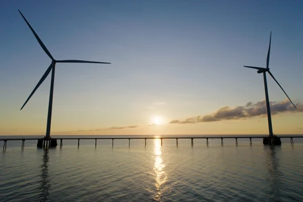 Cánh đồng điện gió tại biển Ba Động.