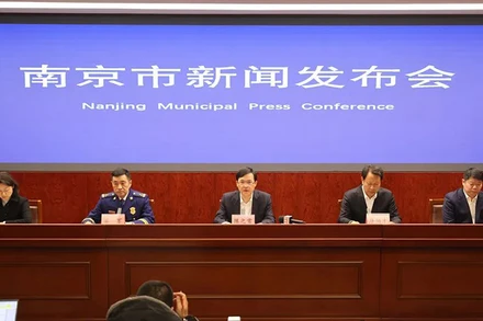 Chính quyền thành phố Nam Kinh họp báo thông tin về vụ hỏa hoạn. Ảnh: Weixun Jiangsu