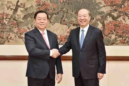 Đồng chí Nguyễn Trọng Nghĩa hội kiến với đồng chí Hoàng Khôn Minh.